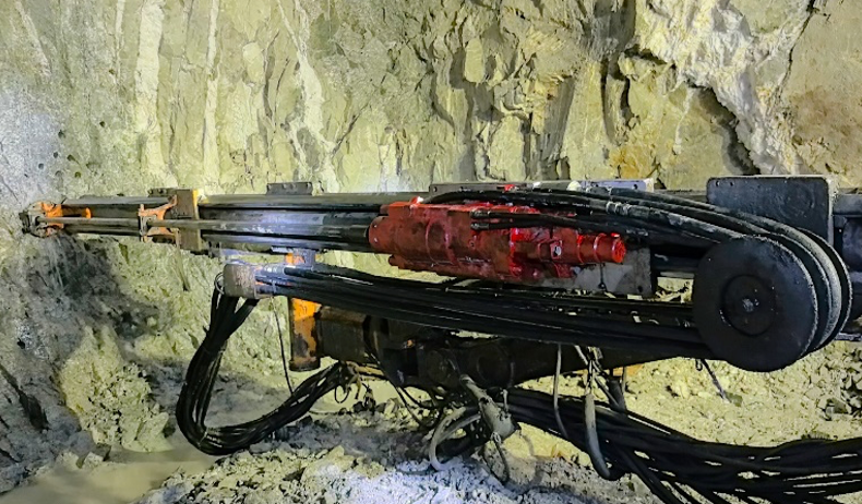 Congratulations to our company on the successful hard rock mine testing of the 20UA rock drill.
